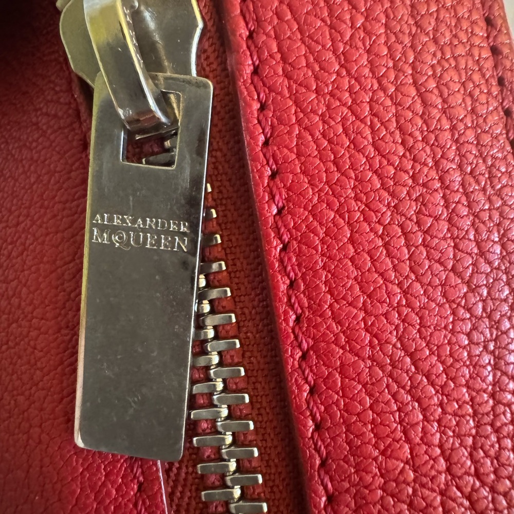 ALEXANDER McQUEEN Red Leather Crossbody Bucket Bag - Picture 12 of 16